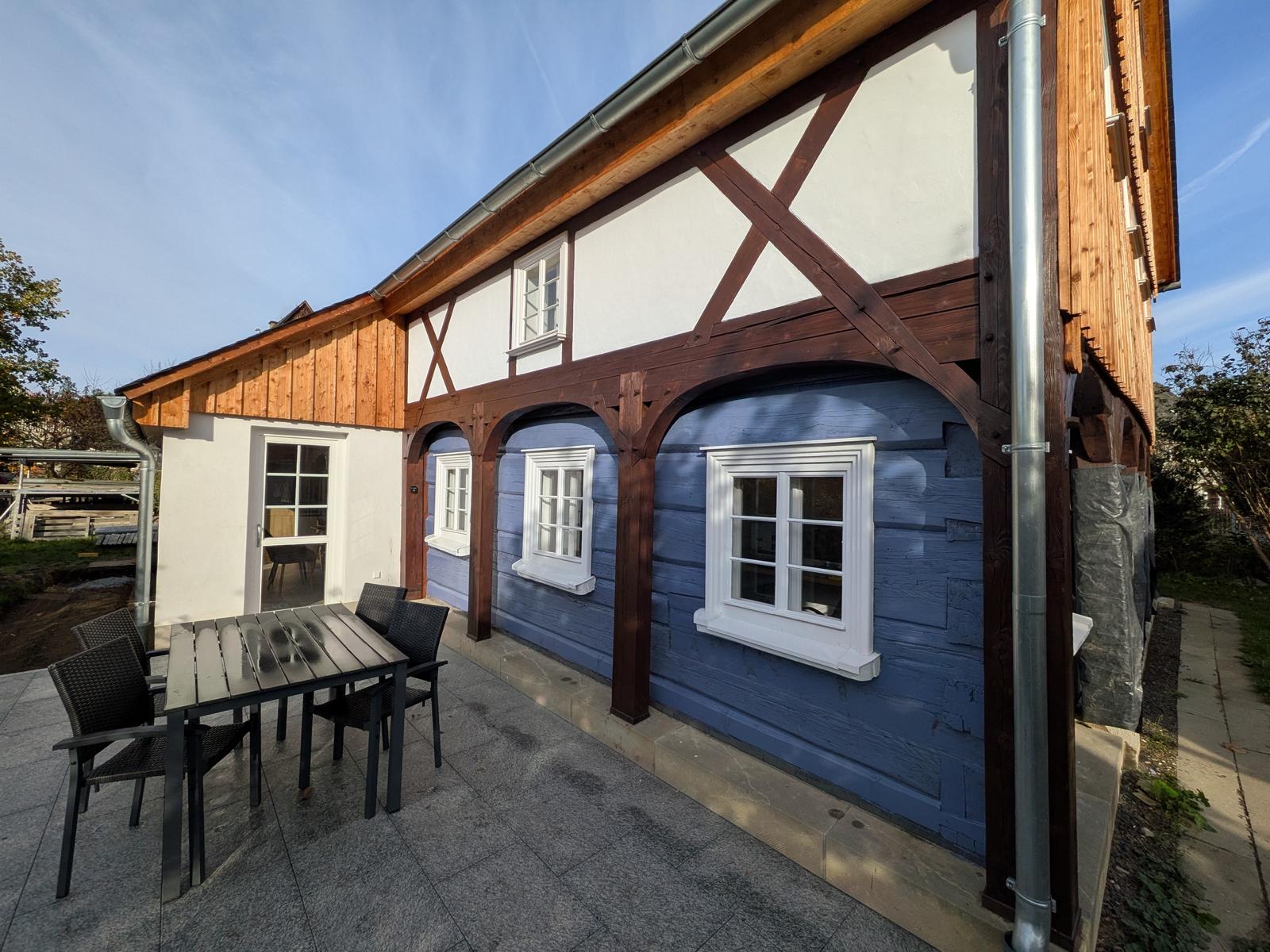 Sonnige Granitterrasse am Ferienhaus